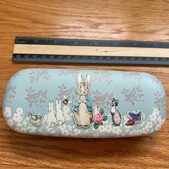Beatrix Potter Peter Rabbit English Garden Glasses Case - Picture 2 of 3